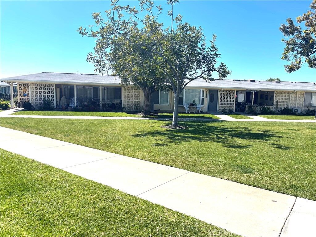 Property Photo:  1400 Weeburn Road 4 82B  CA 90740 