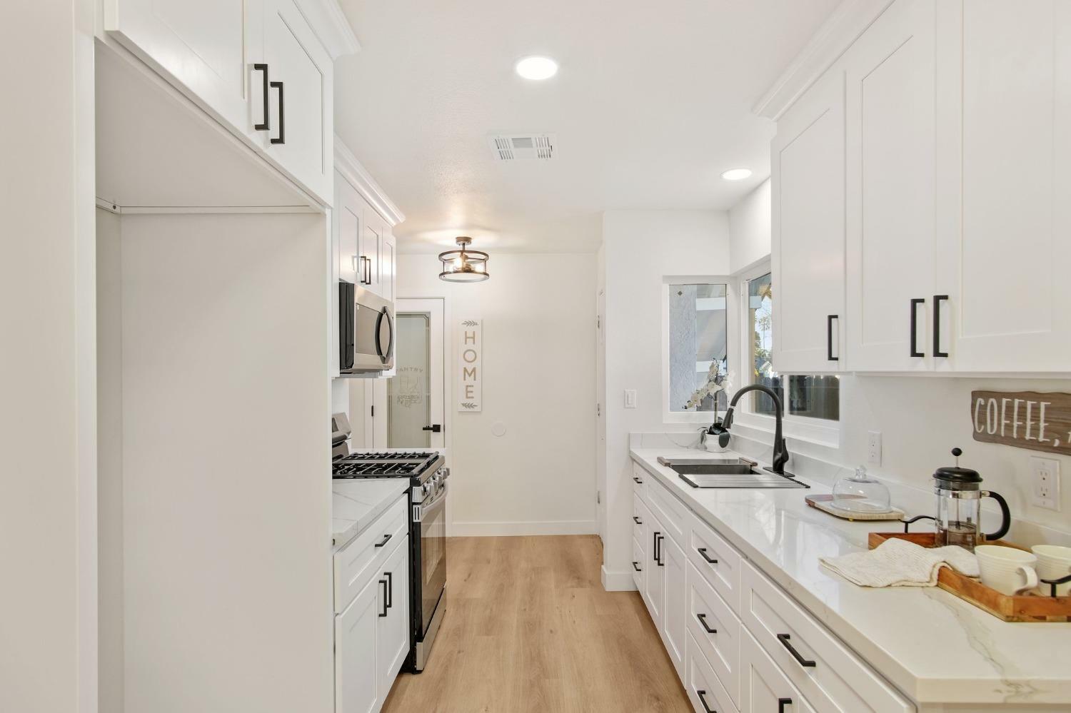 Property Photo:  530 W Lincoln Road  CA 95207 
