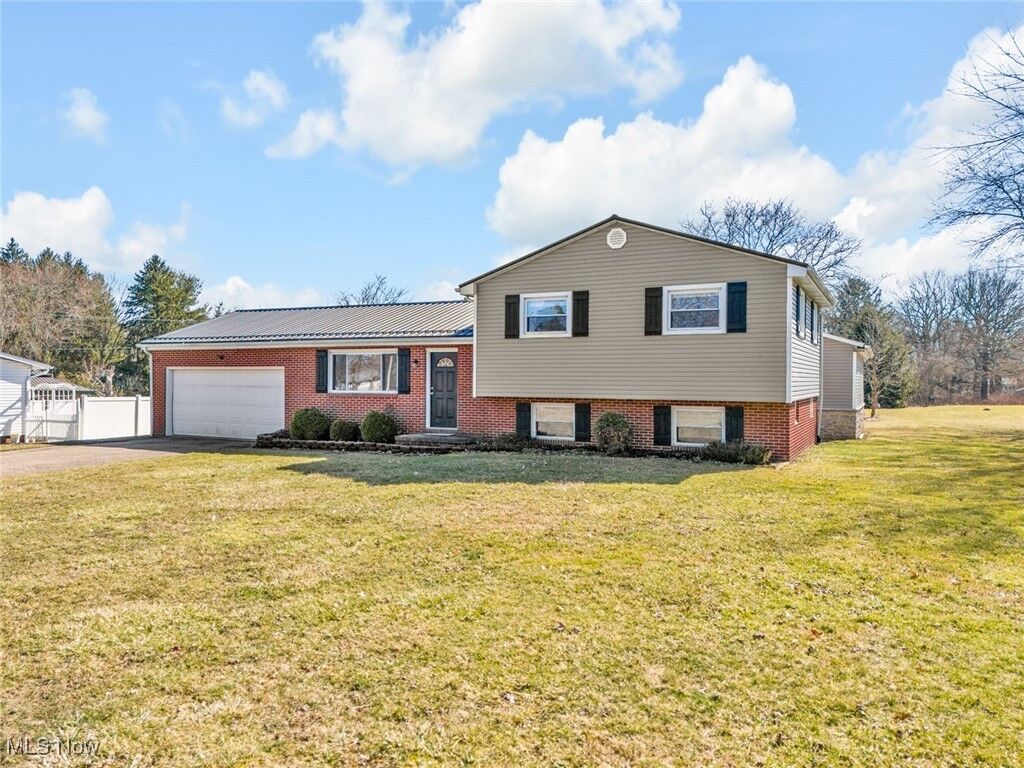 Property Photo: 2172 State Street NE OH 44721