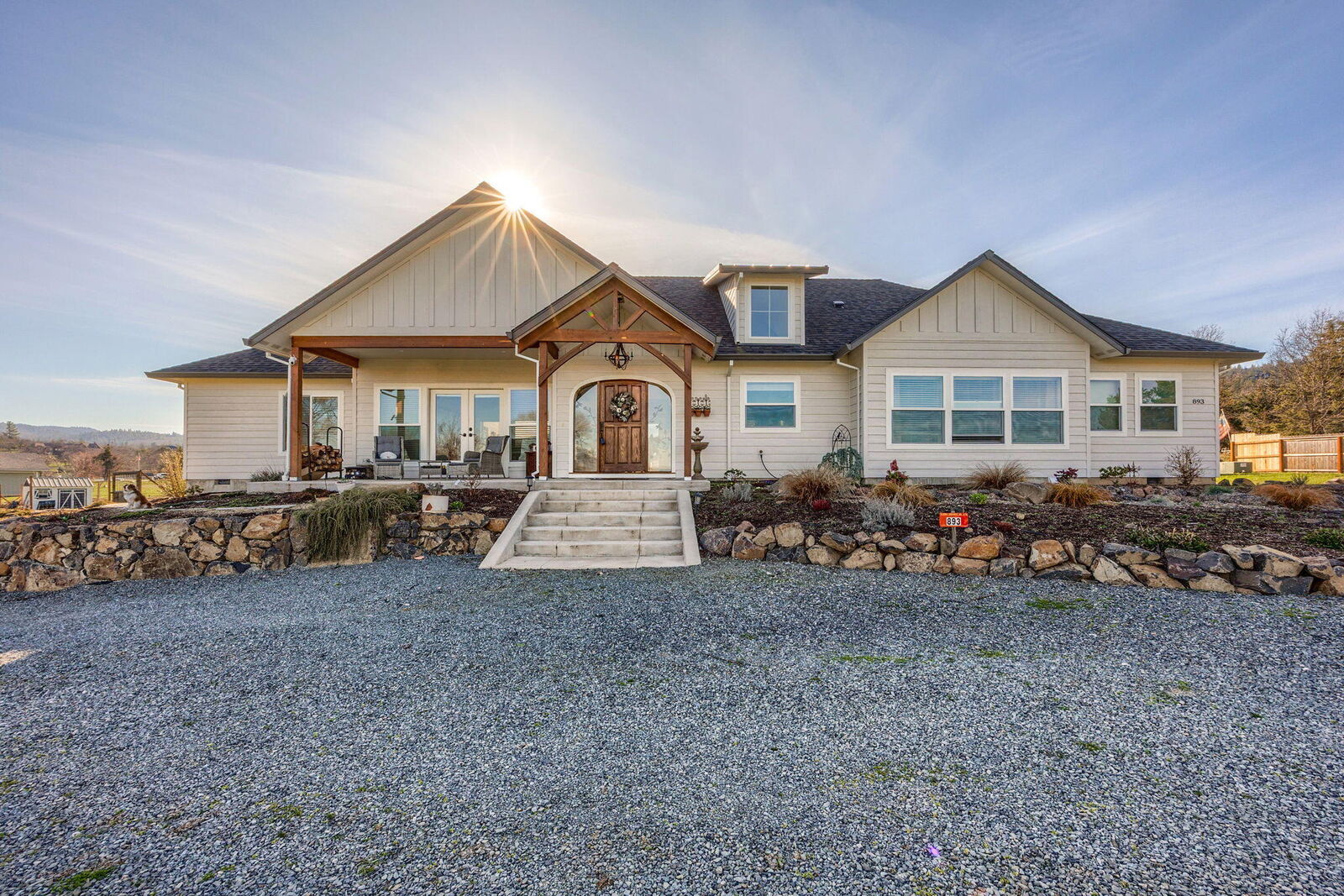 Property Photo: 893 Old Stage Road OR 97502