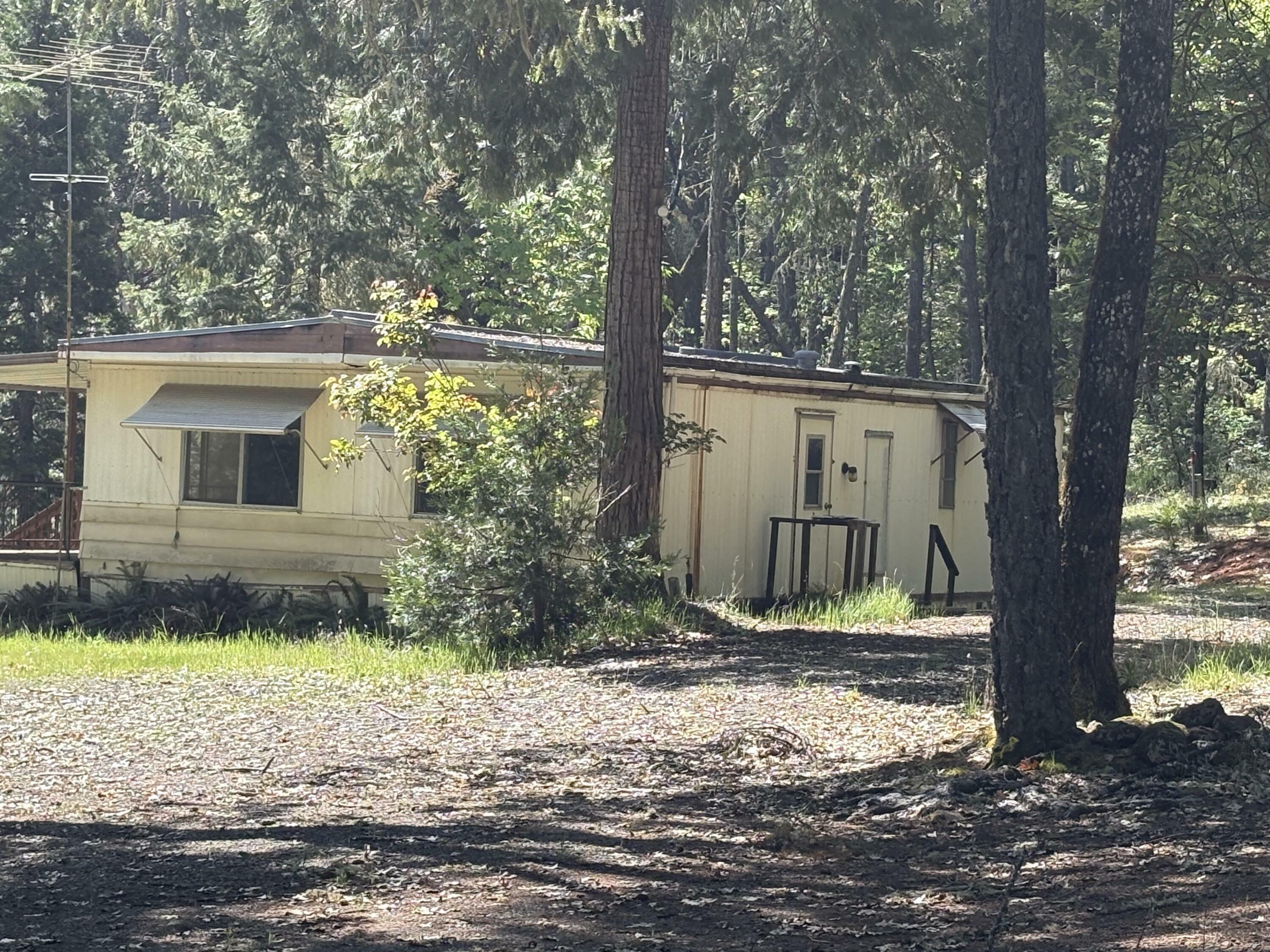 Property Photo: 1927 Southside Road OR 97527