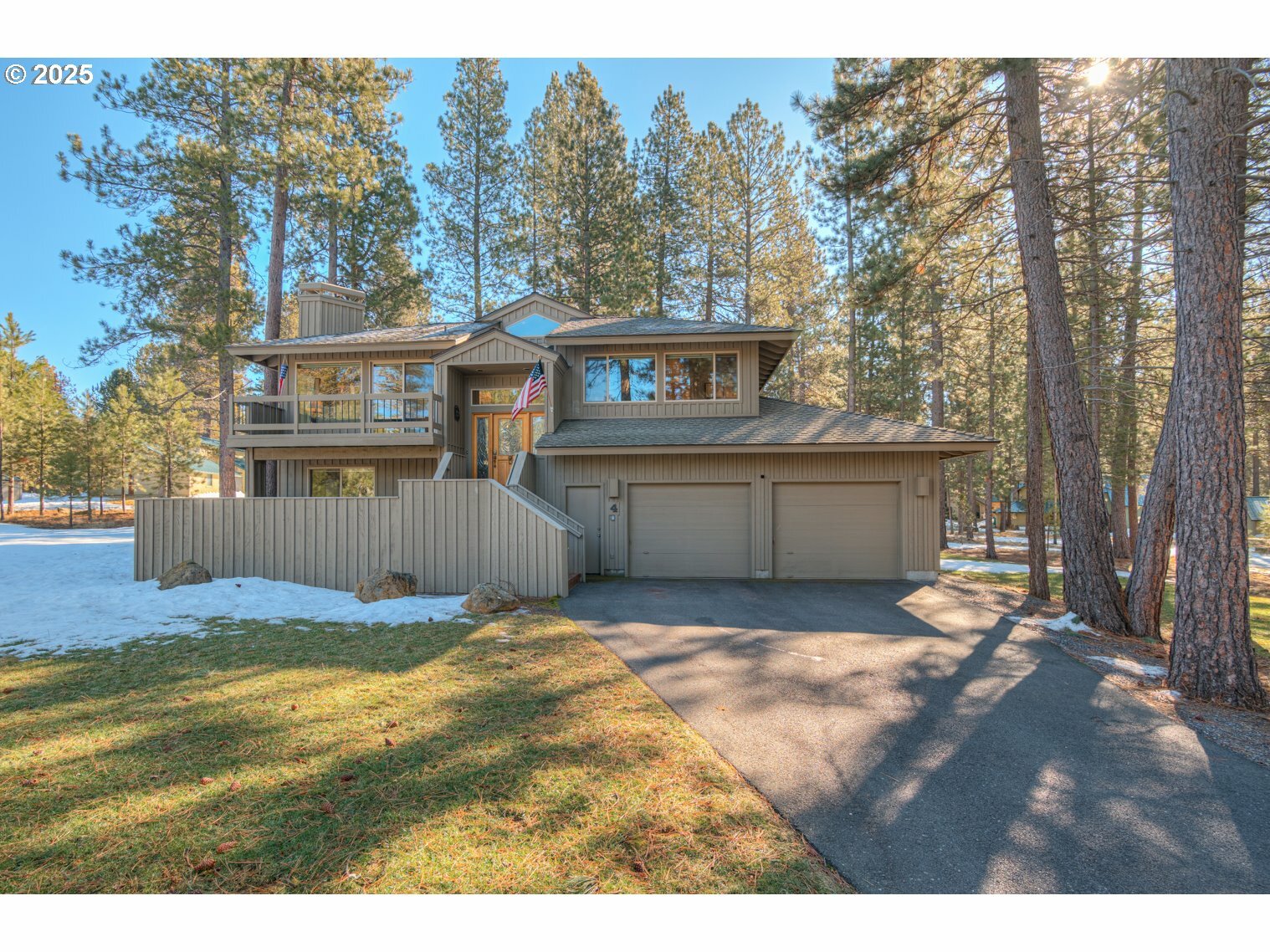 Property Photo: 17683 Broken Top Ln OR 97707