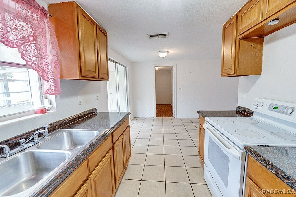 Property Photo: 11 Oak Knoll Street FL 34465