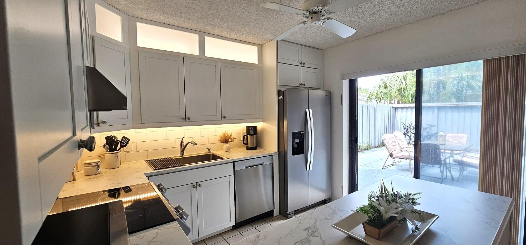 Property Photo: 335 S Waverly Place 7A FL 32960