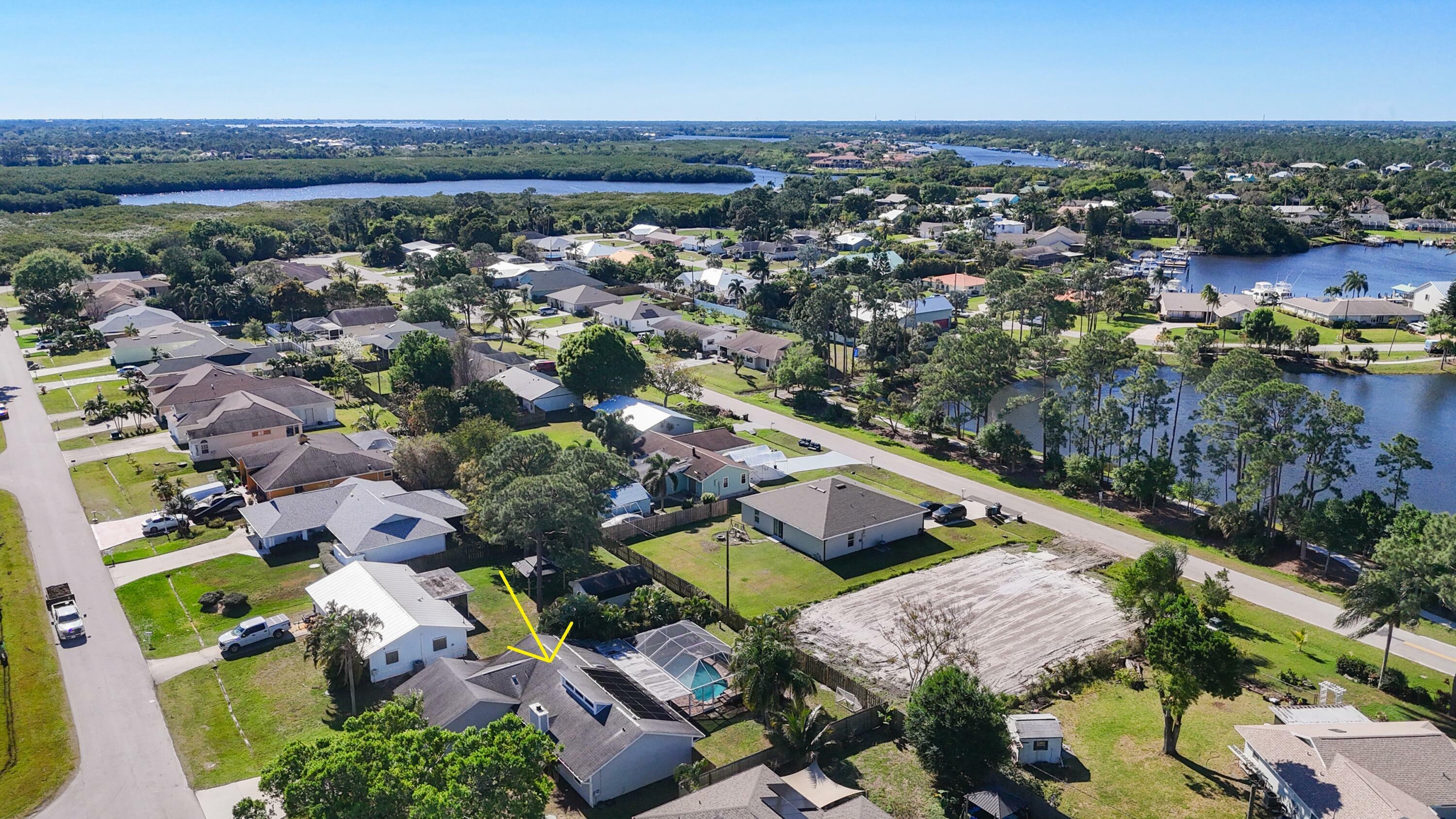 Property Photo: 718 SE Ablett Lane FL 34984