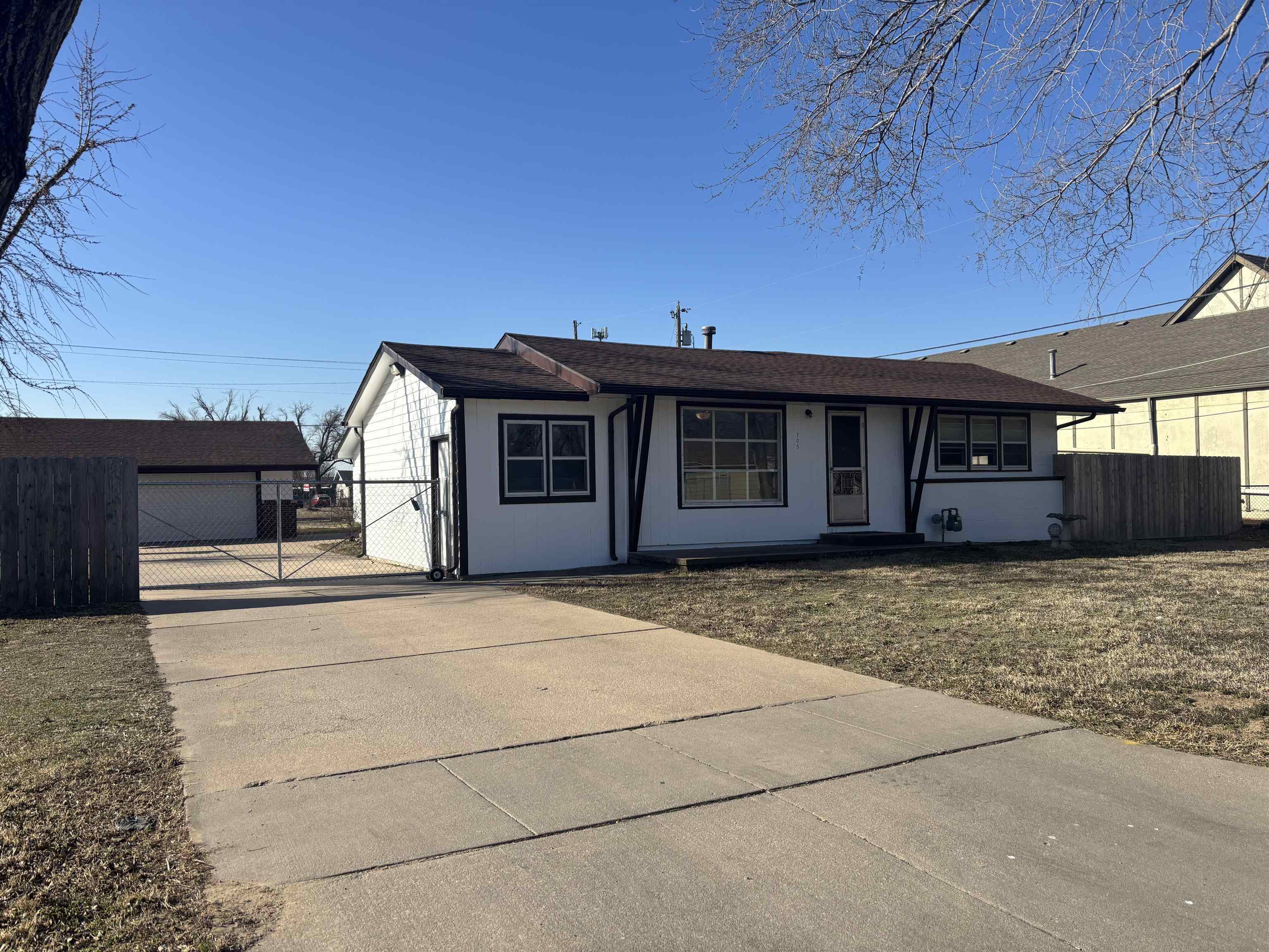 705 N Arapaho St  Wichita KS 67212 photo