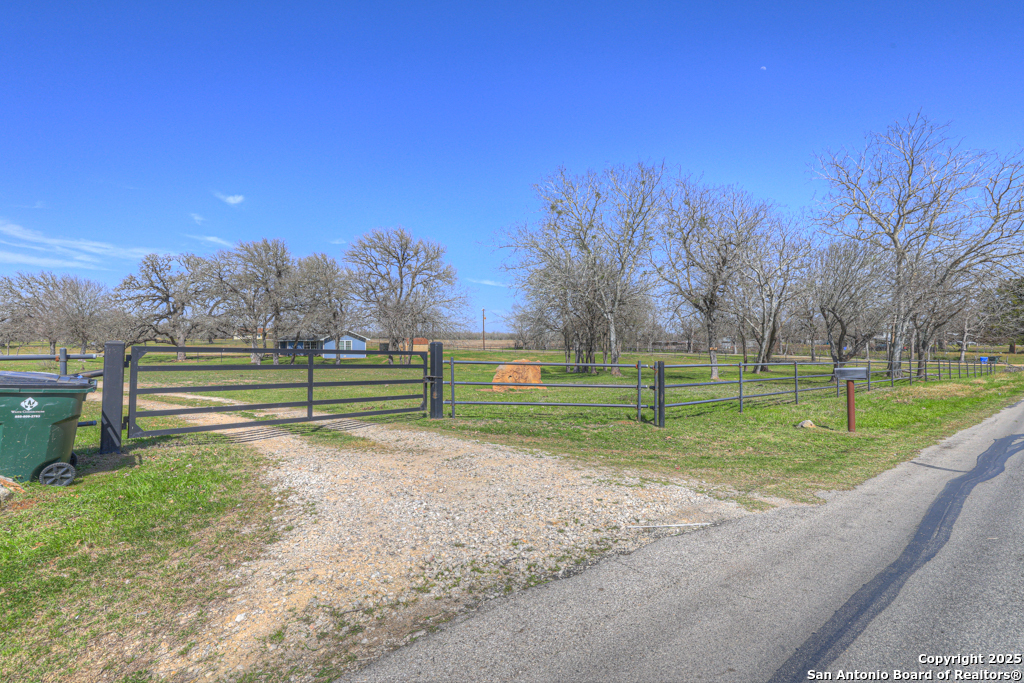 Property Photo:  100 Meadow Lake  TX 78155 