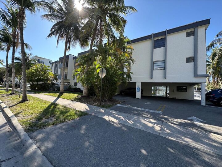3582 NE 171st Street 301  North Miami Beach FL 33160 photo