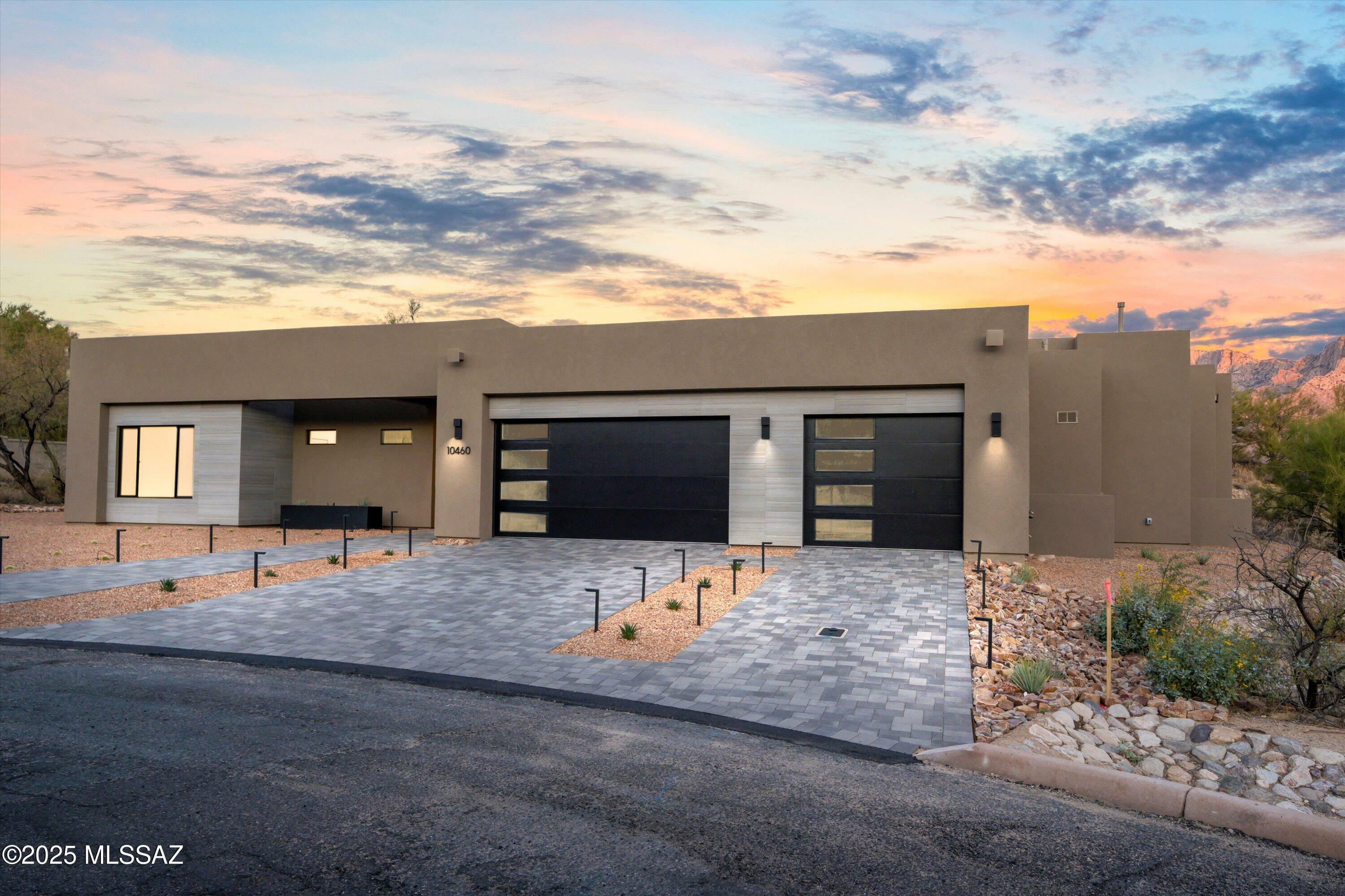 Property Photo: 10460 N Starsearcher Place AZ 85737