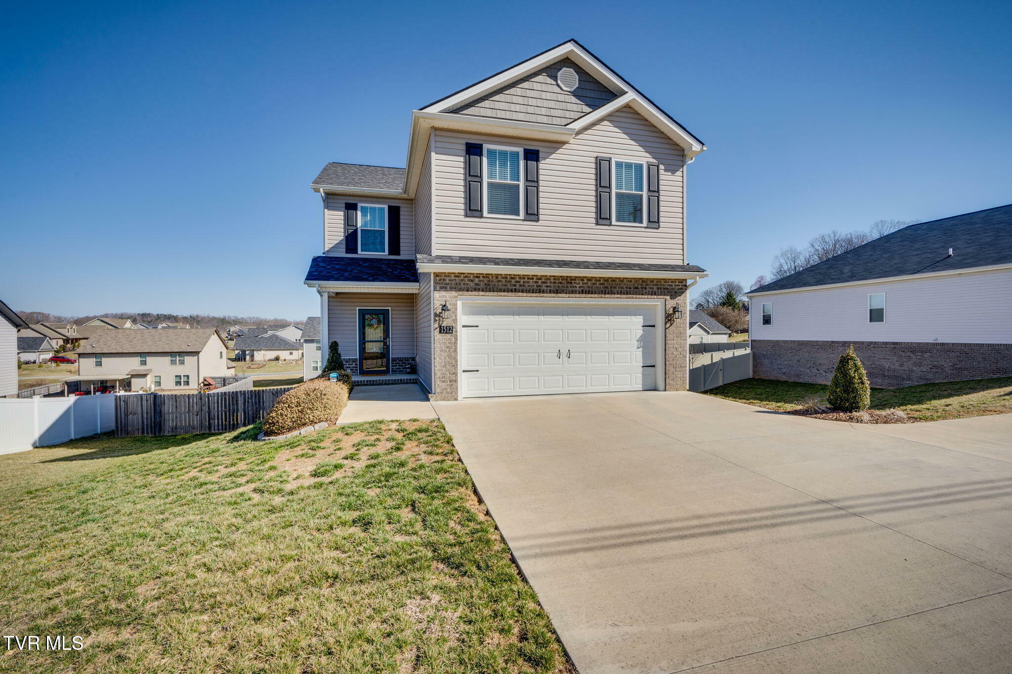 Property Photo: 1512 West College Street TN 37659