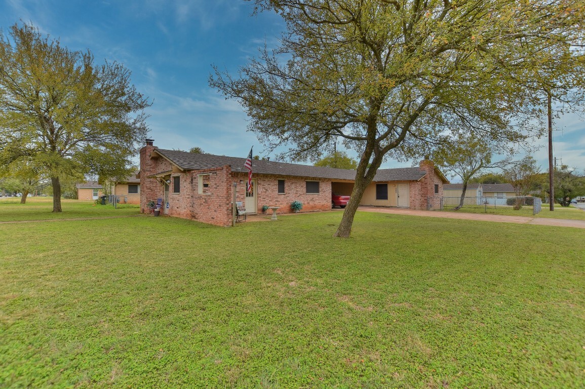 Property Photo:  2404 Cottonwood Drive A/B  TX 78628 