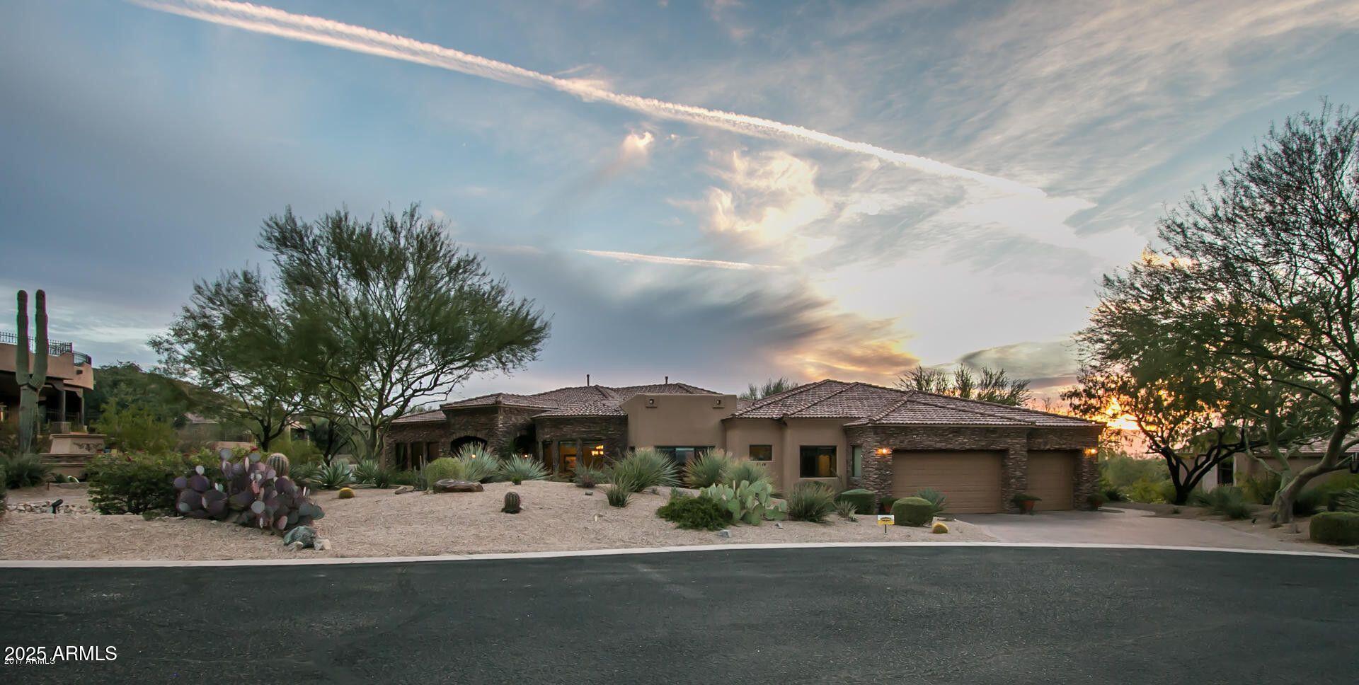 Property Photo: 7013 E Summit Trail Circle AZ 85207