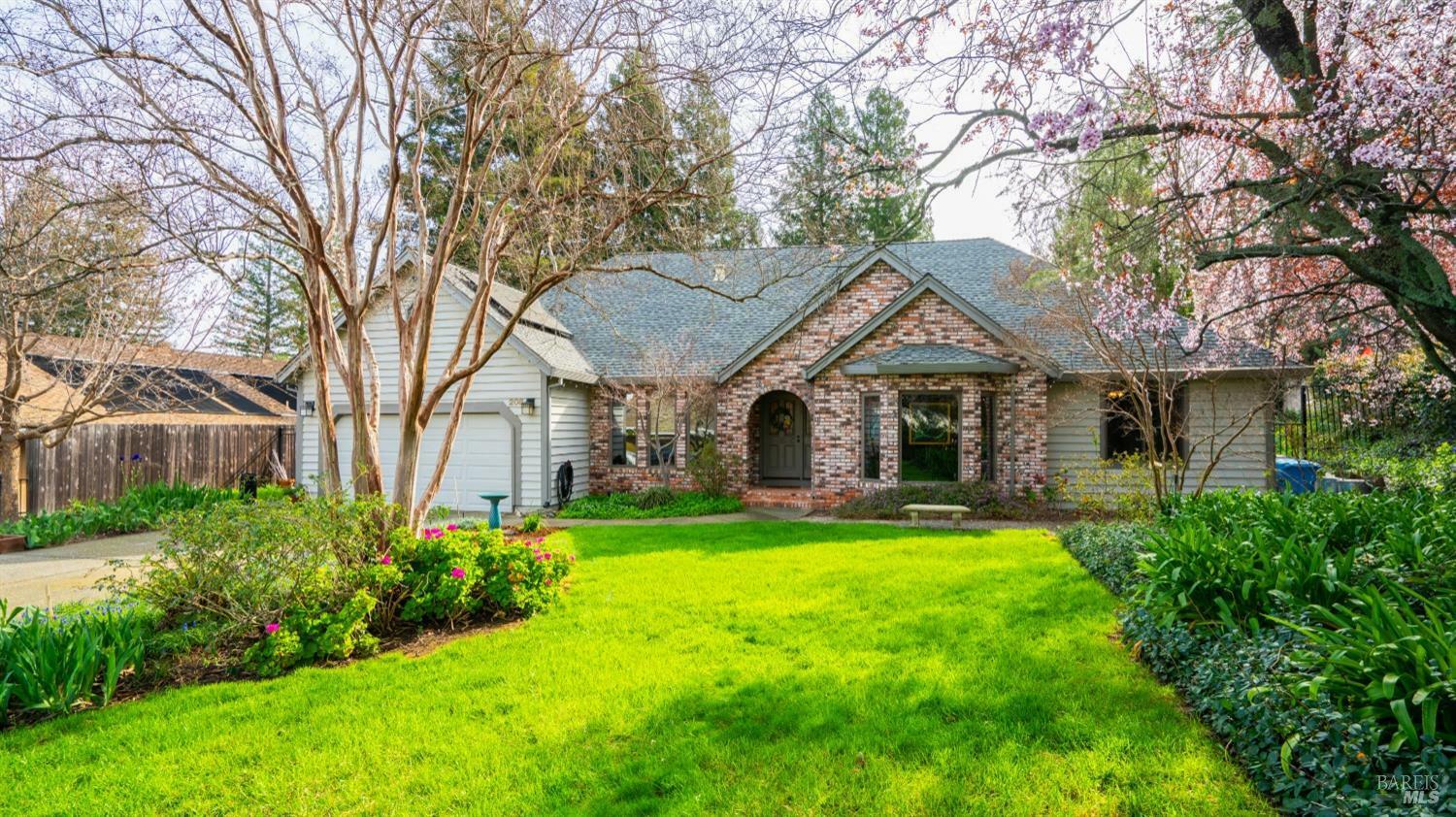 Property Photo: 208 Auburn Way CA 95688