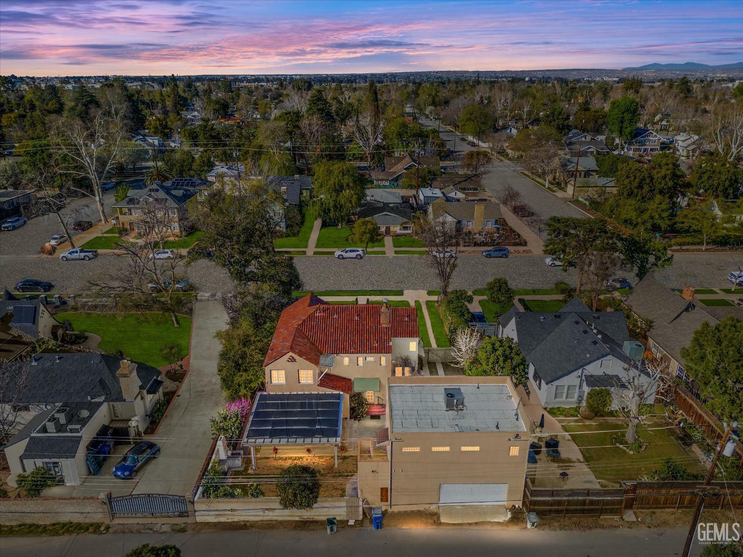 Property Photo: 2721 18th Street CA 93301