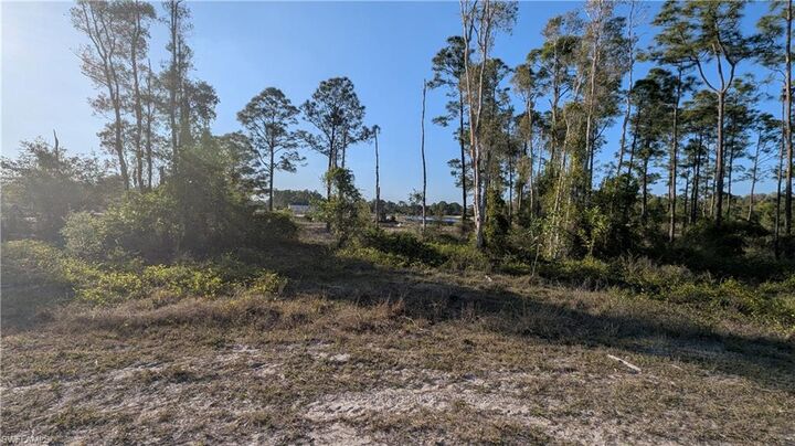 Property Photo: 461 Burrstone Dr FL 33974