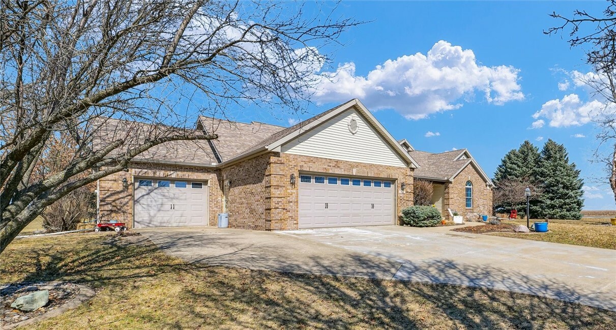 916 Lakeshore Drive  Tuscola IL 61953 photo