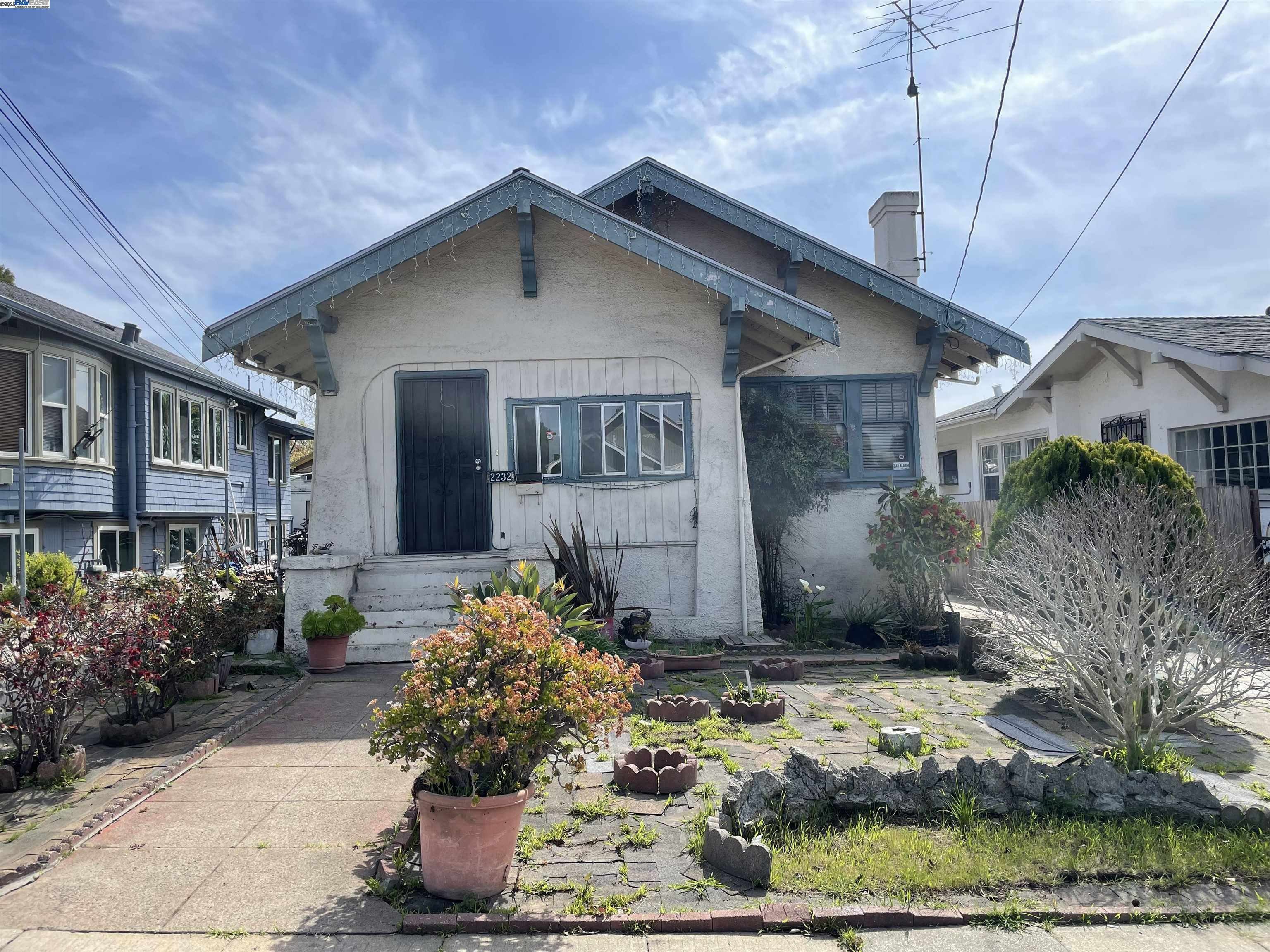 Property Photo:  2232 Rosedale Ave  CA 94601 