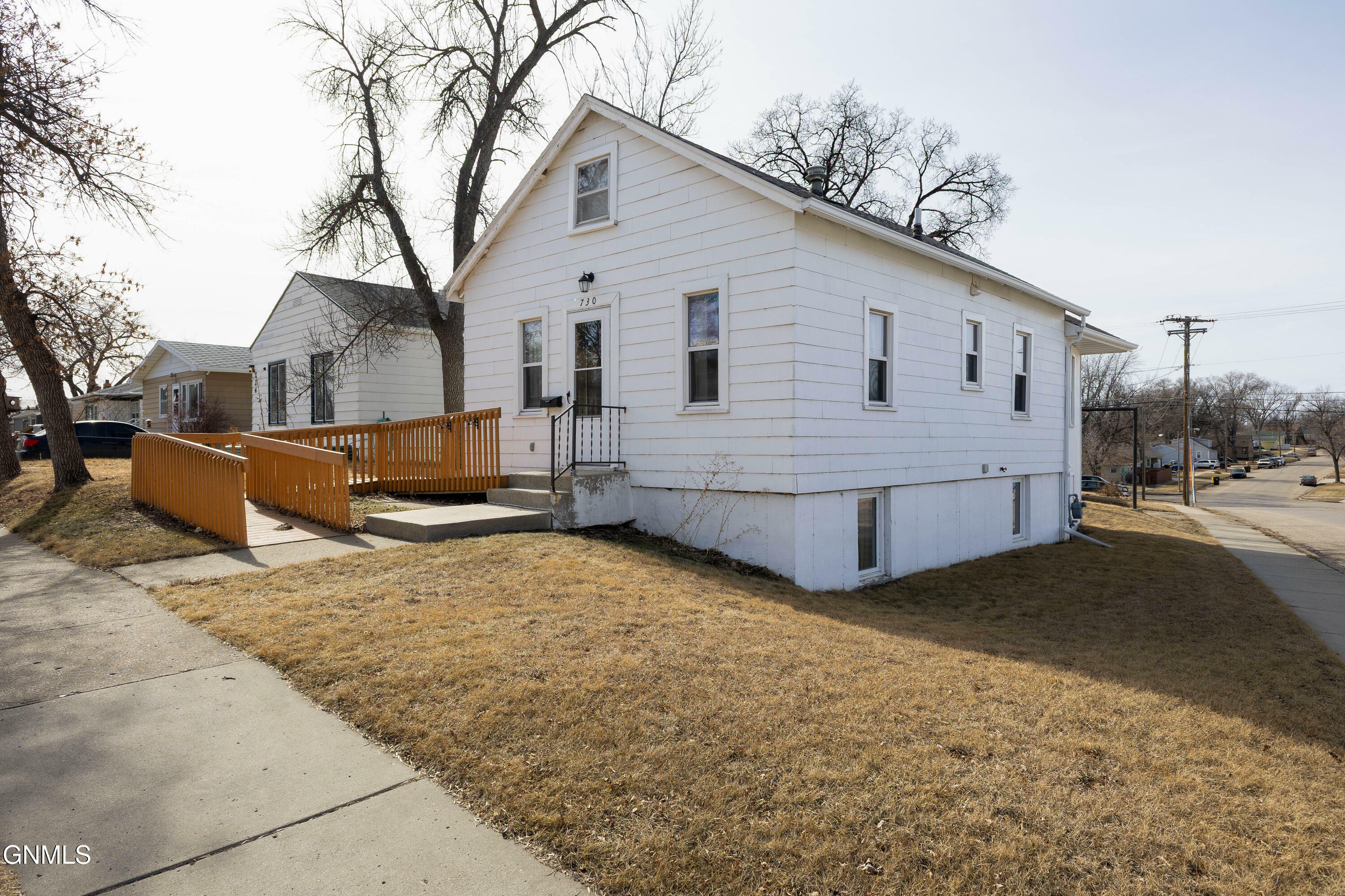 Property Photo:  730 N 20th Street  ND 58501 