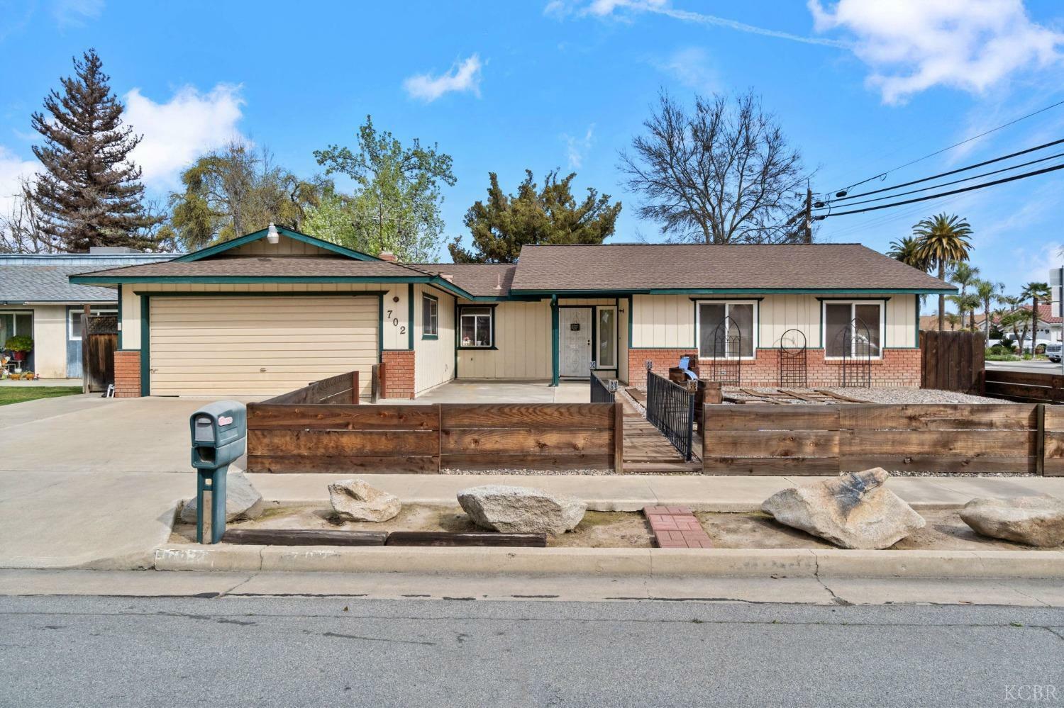 Property Photo: 702 W Cortner Street CA 93230