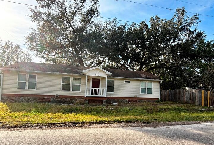 Property Photo: 902 Estelle Avenue FL 33511