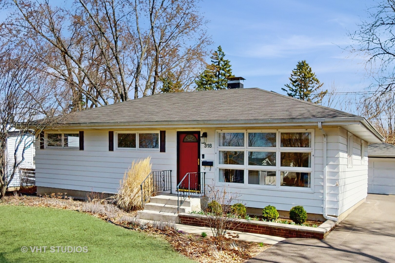 Property Photo: 318 S 13th Street IL 60174