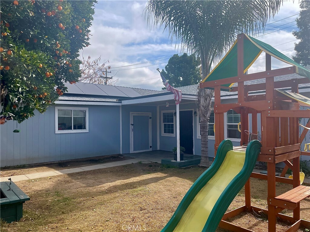 Property Photo:  431 Douglas Street  CA 93308 
