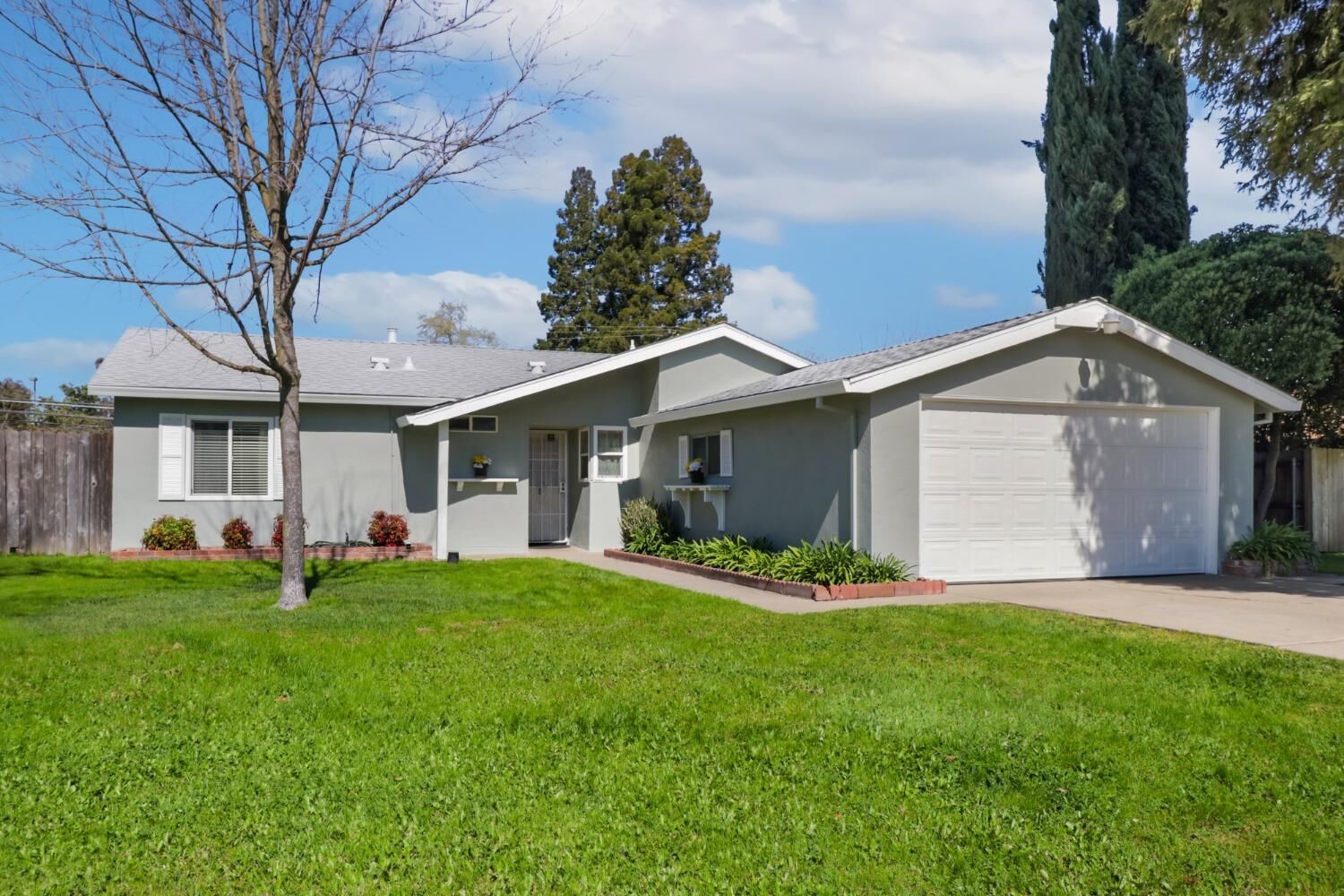 Property Photo:  4624 Freeway Circle  CA 95841 