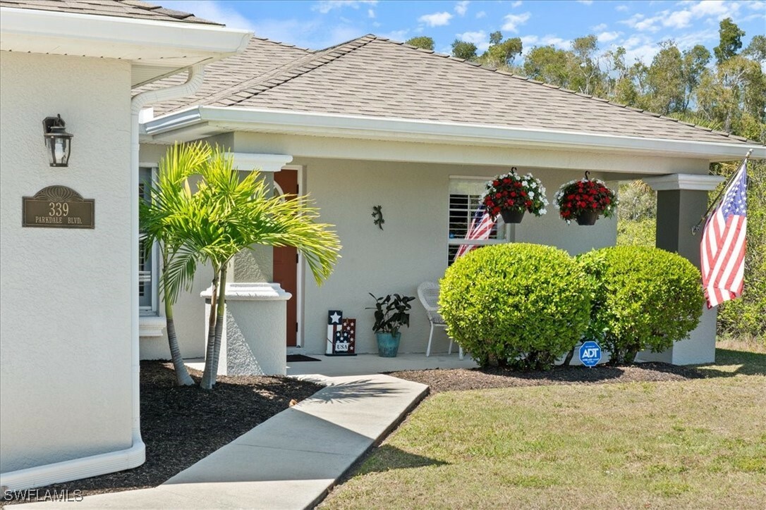 Property Photo:  339 Parkdale Boulevard  FL 33974 