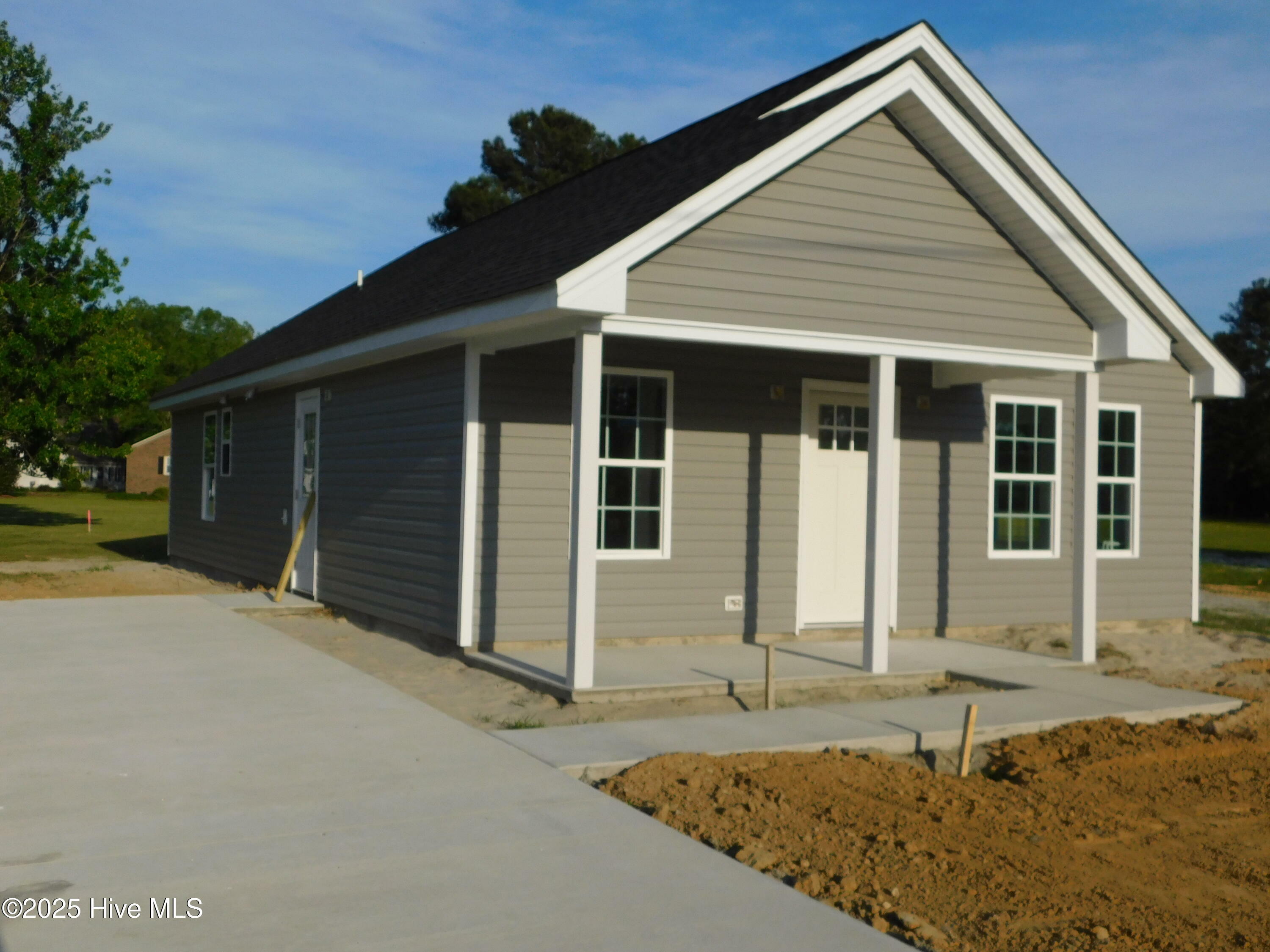 Property Photo: 711 Gaston Drive NC 27944