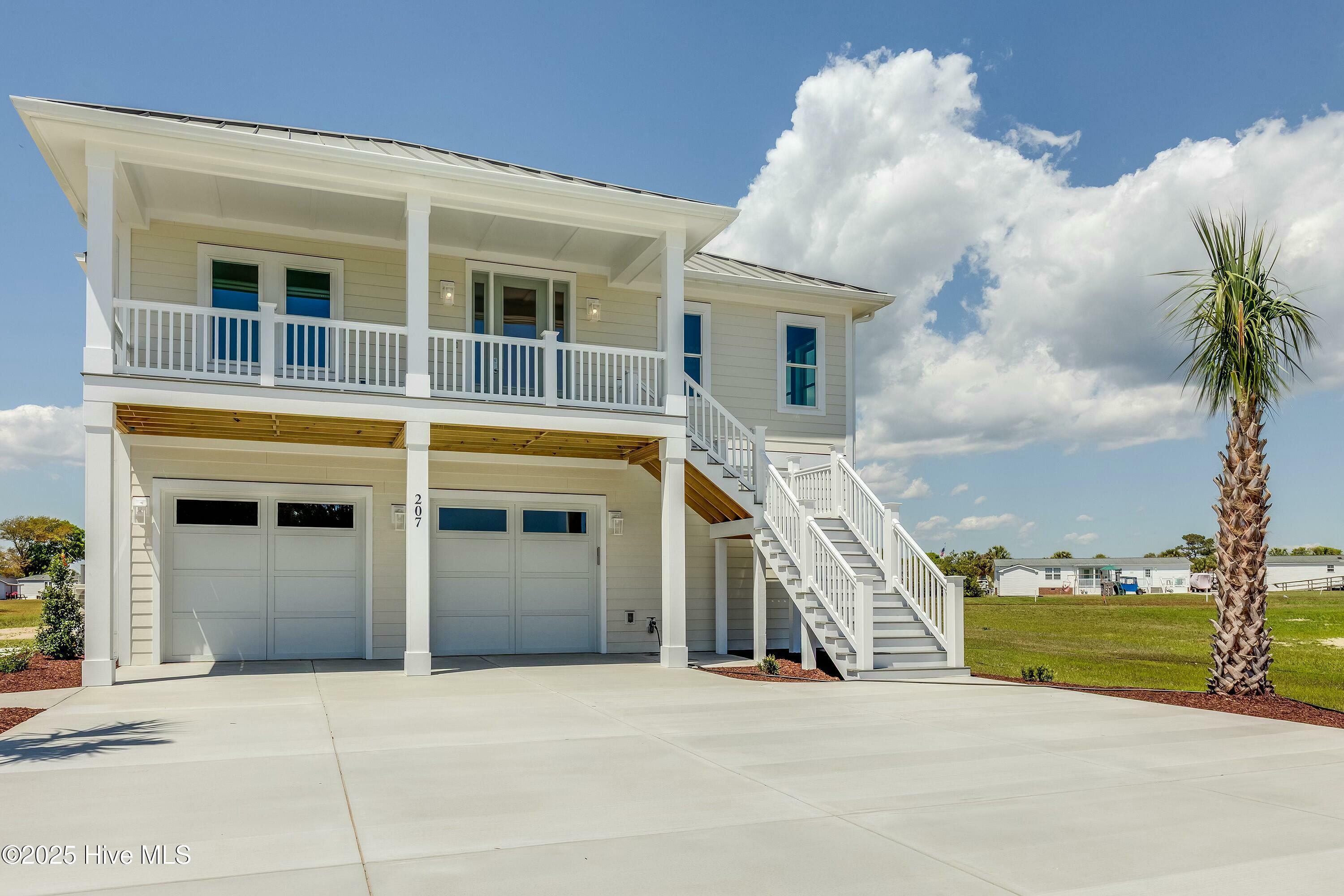 Property Photo: 207 Backfin Court NC 28570