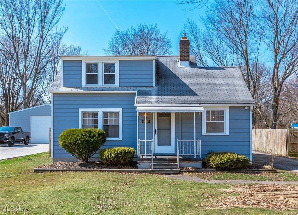 Property Photo: 5854 Stearns Road OH 44070
