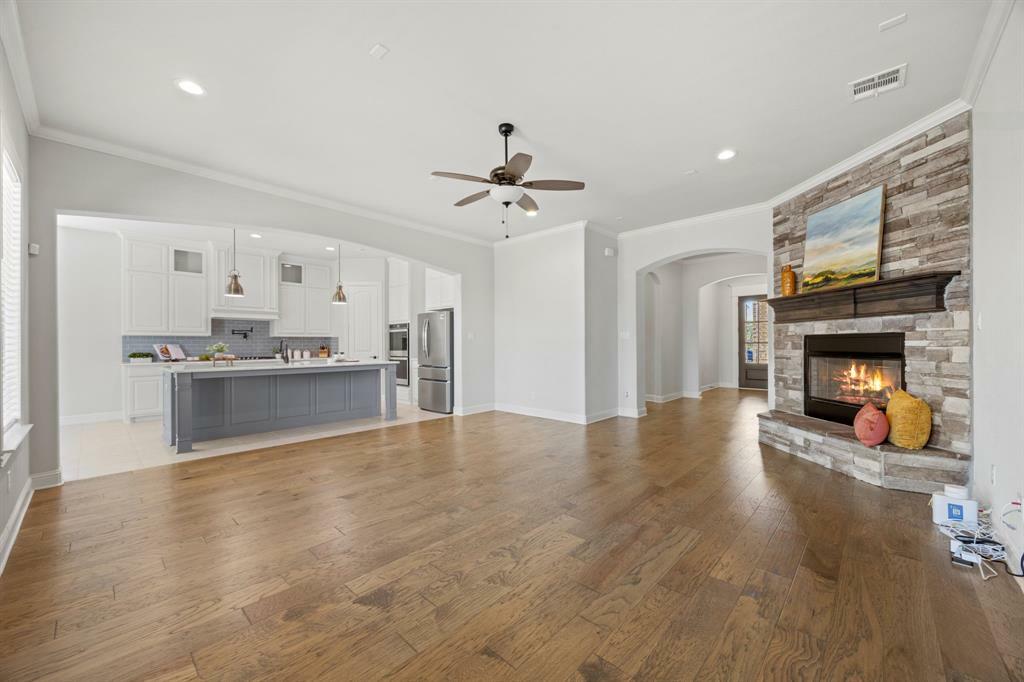 Property Photo: 1109 Rendon Place TX 76063