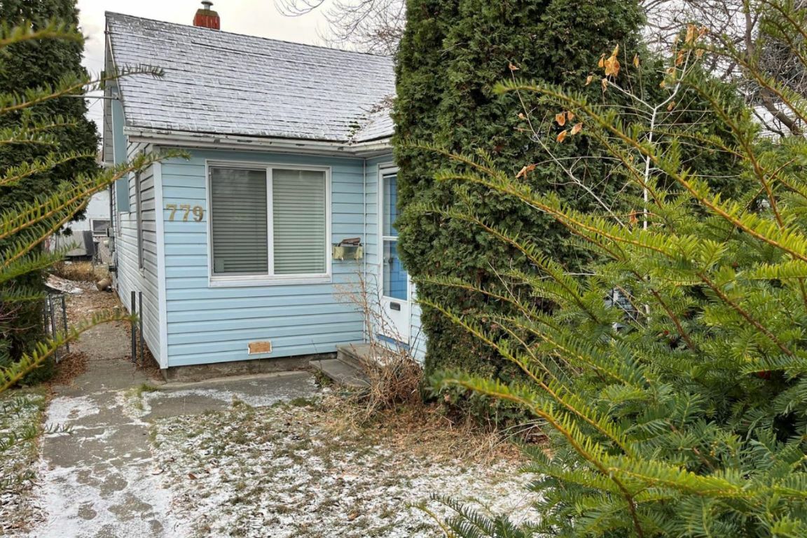 Property Photo:  803 Clement Avenue  BC V1Y 7C9 