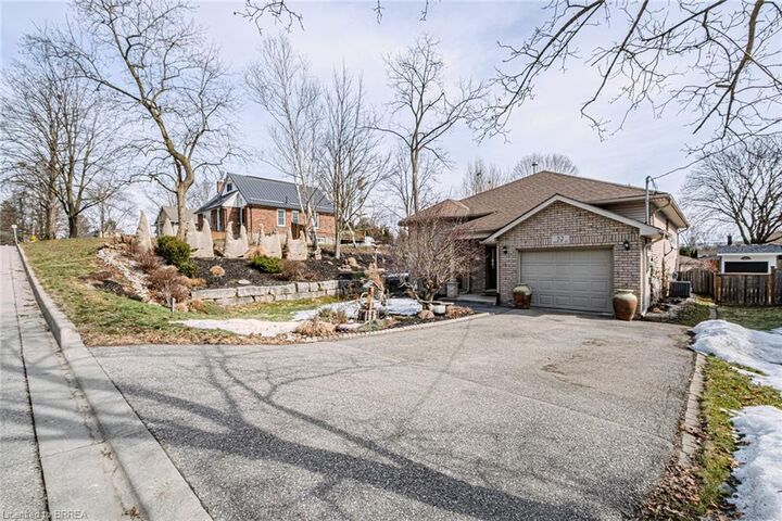 Photo de la propriété: 52 Amelia Street ON N3L 1Z6