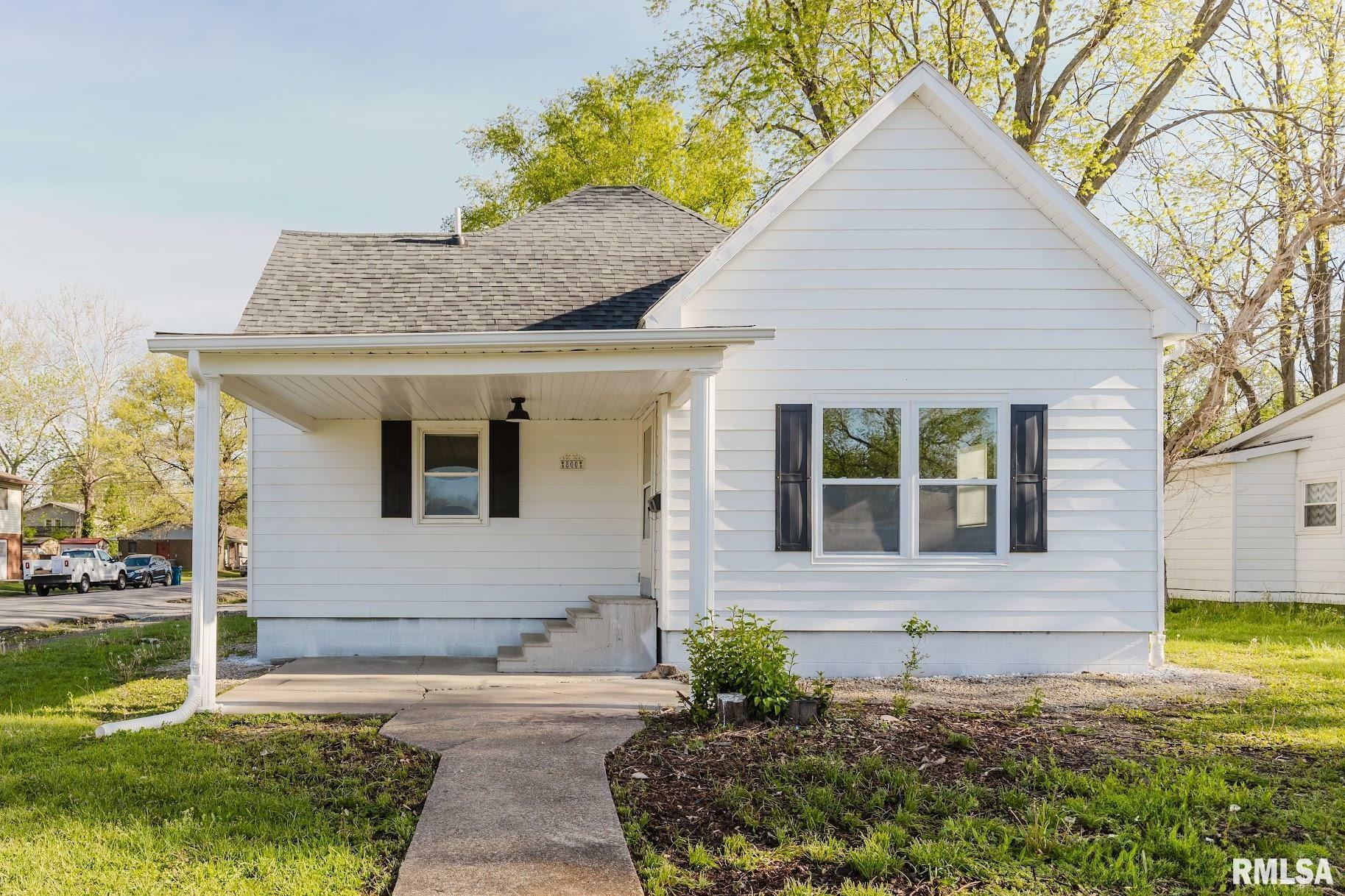 Property Photo: 800 E Reeves Street IL 62959