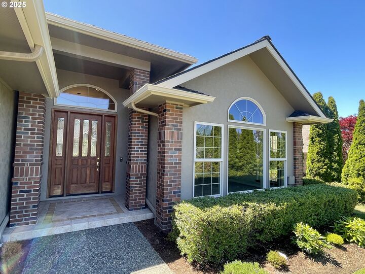 Property Photo: 2180 Hayes St OR 97459