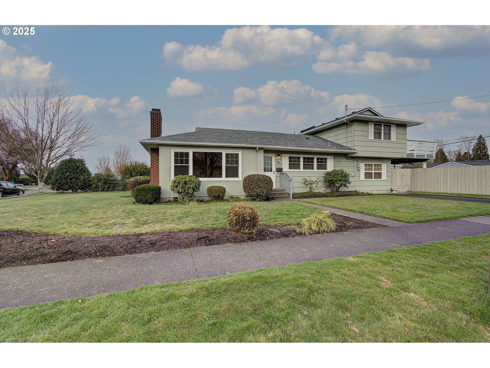 Property Photo: 703 28th Ave WA 98632