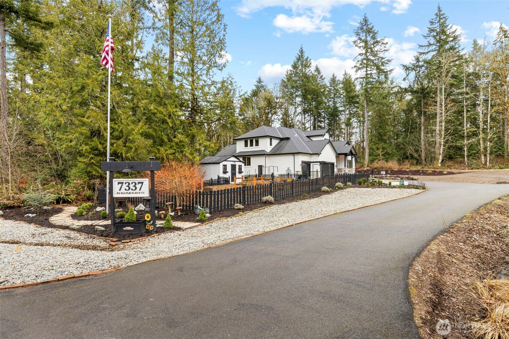 Property Photo:  7337 SE Maple Bluff Court  WA 98366 