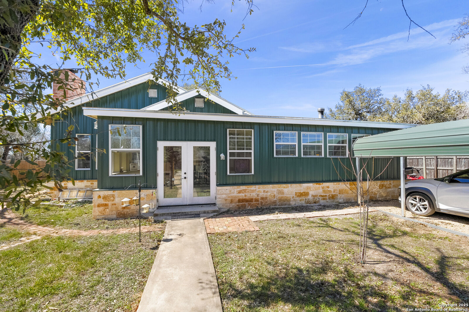 Property Photo:  541 Robindale  TX 78003 