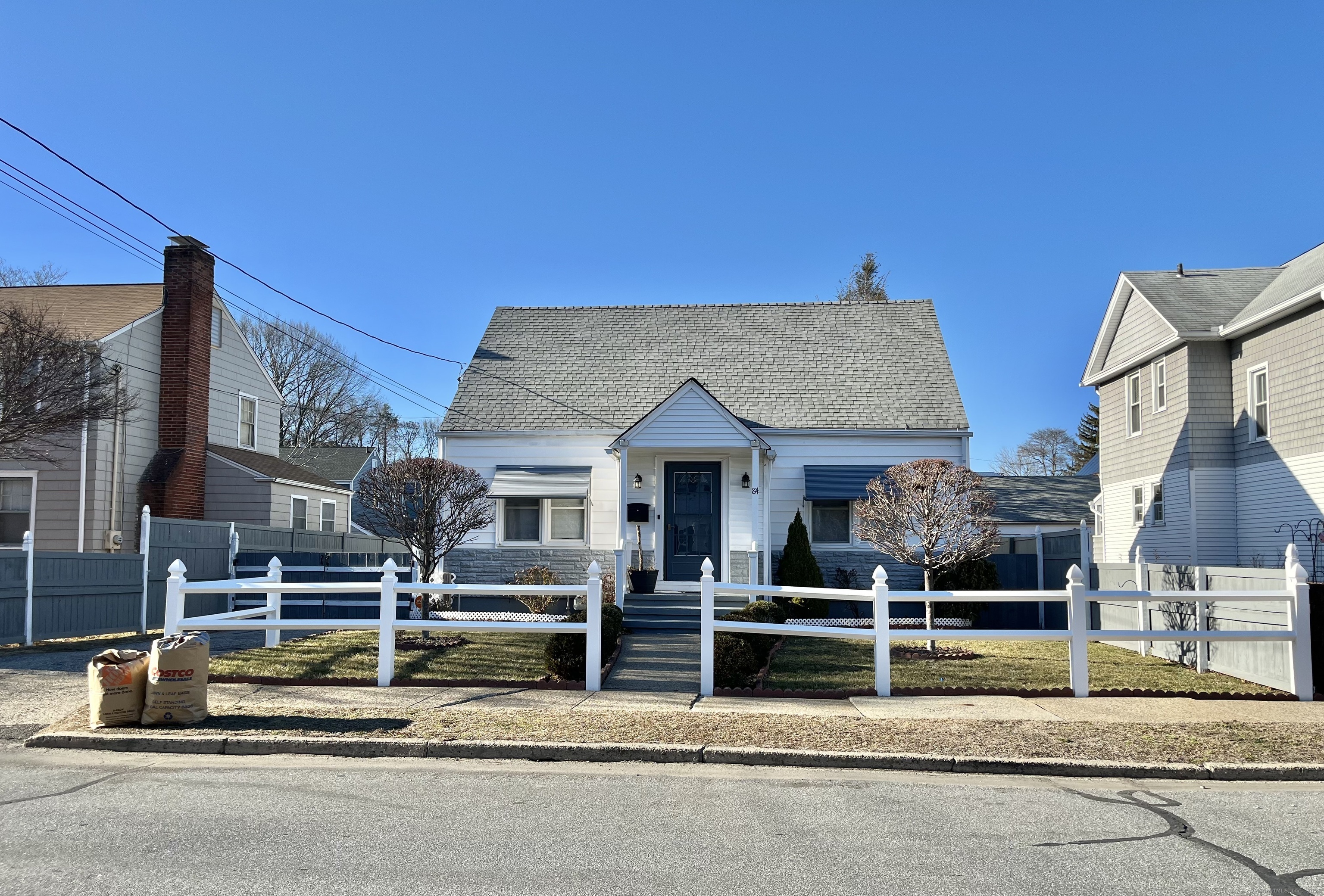 Property Photo: 84 Glendale Avenue CT 06606