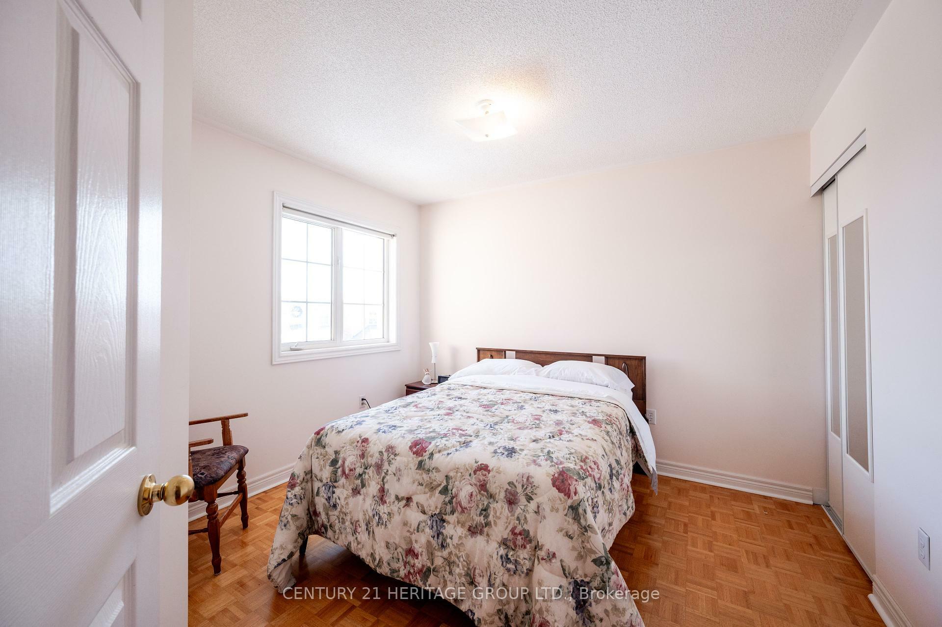 Photo de la propriété: 73 Solway Avenue ON L6A 2W8