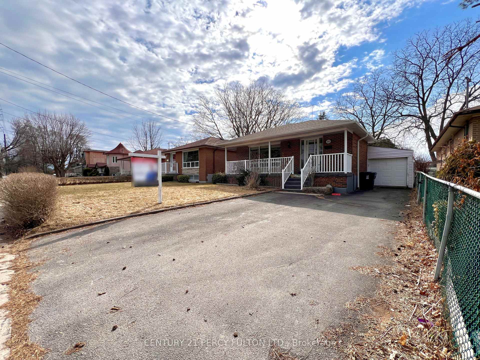 Photo de la propriété: 190 Morningside Avenue ON M1E 3C9
