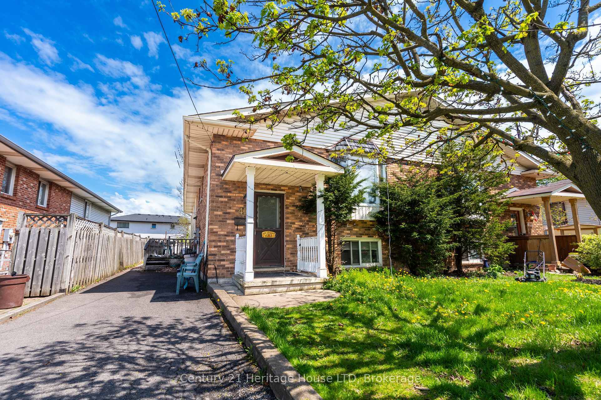 Property Photo: 414 First Avenue ON L3C 5Z1