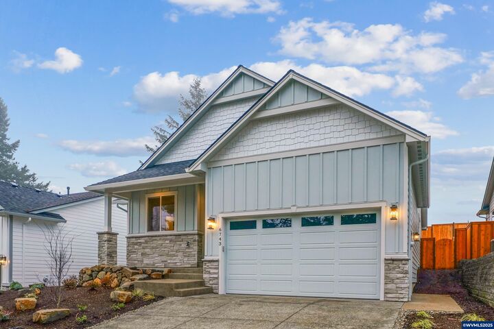 Property Photo: 735 Jordan Elizabeth Av SE OR 97306