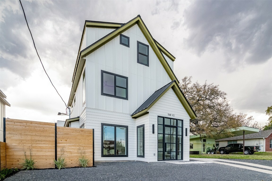 Property Photo: 1168 1/2 Ridgeway Drive 1 TX 78702