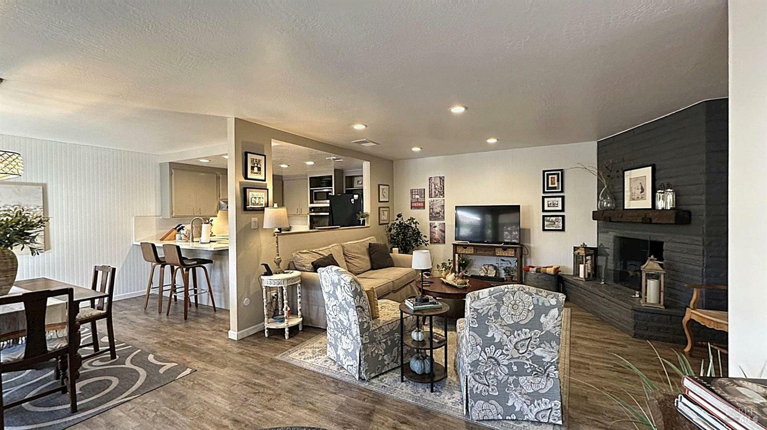 Property Photo: 442 Las Casitas Court C CA 95403