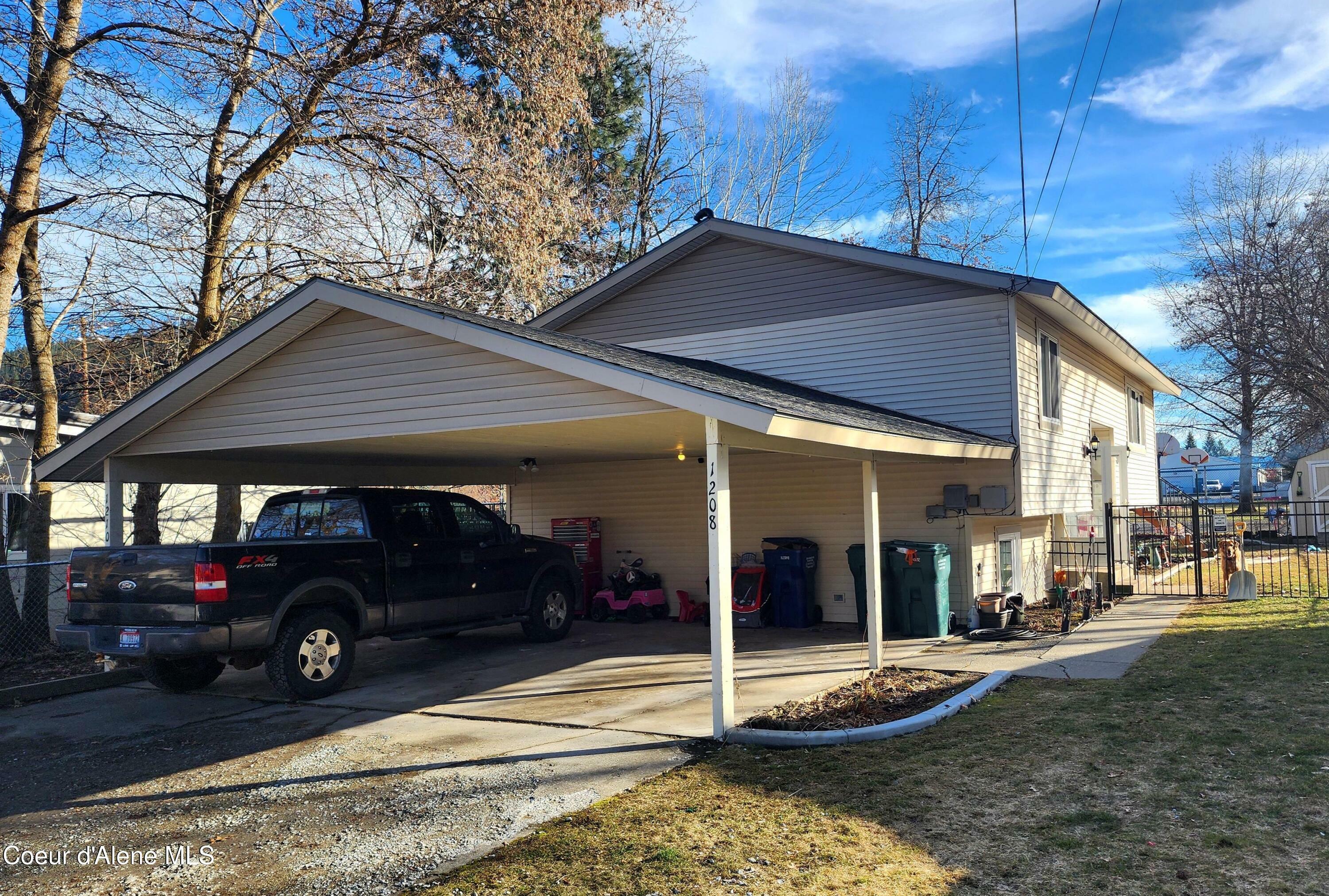 Property Photo:  1208/1210 E Gilbert Ave  ID 83815 
