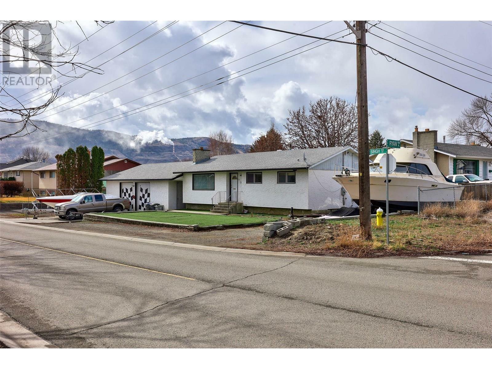 Property Photo: 932 Singh Street BC V2B 5C8