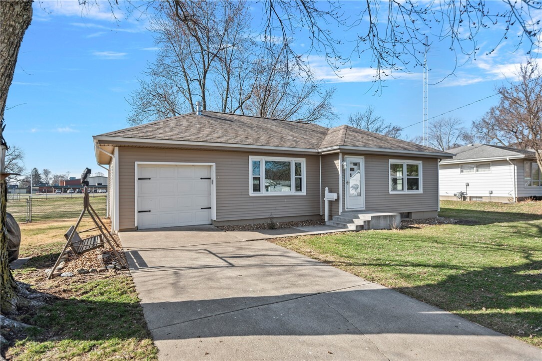 Property Photo: 205 W 7th Street IL 62557
