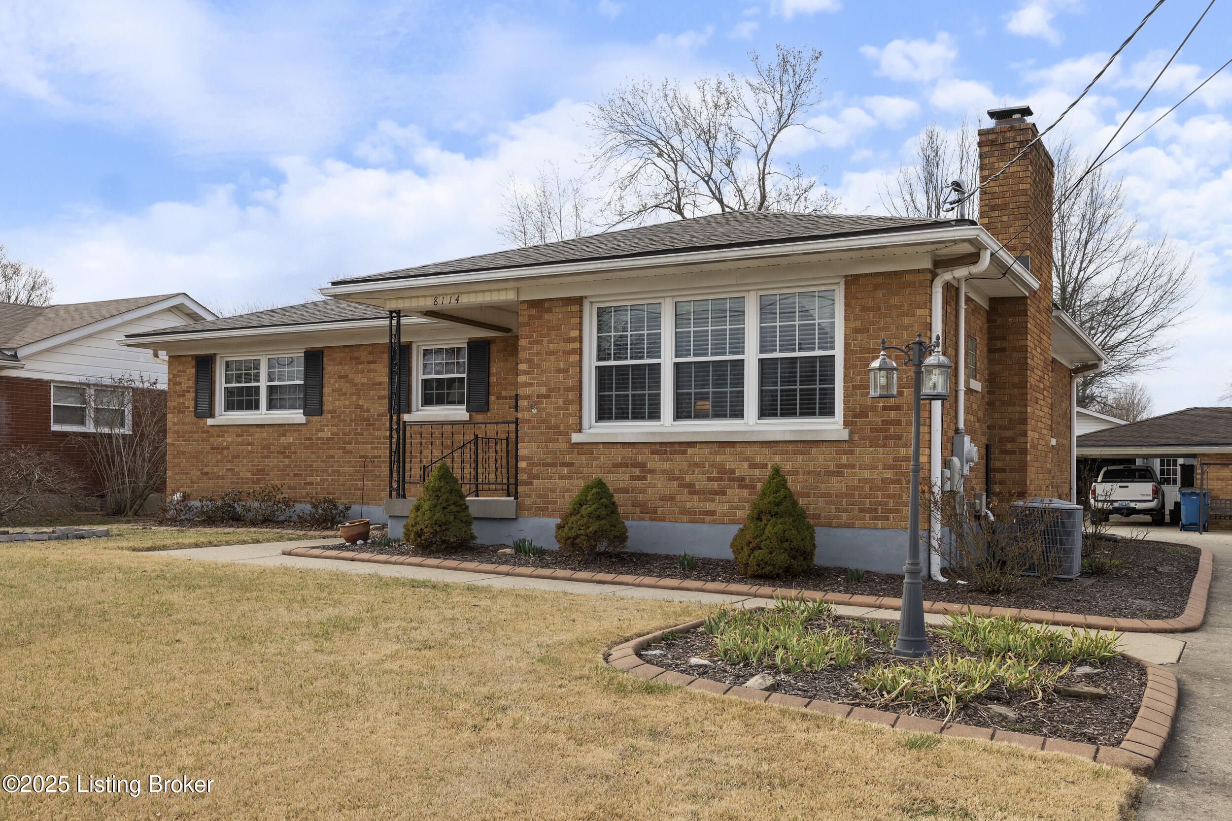 Property Photo: 8114 Cedar Brook Dr KY 40219